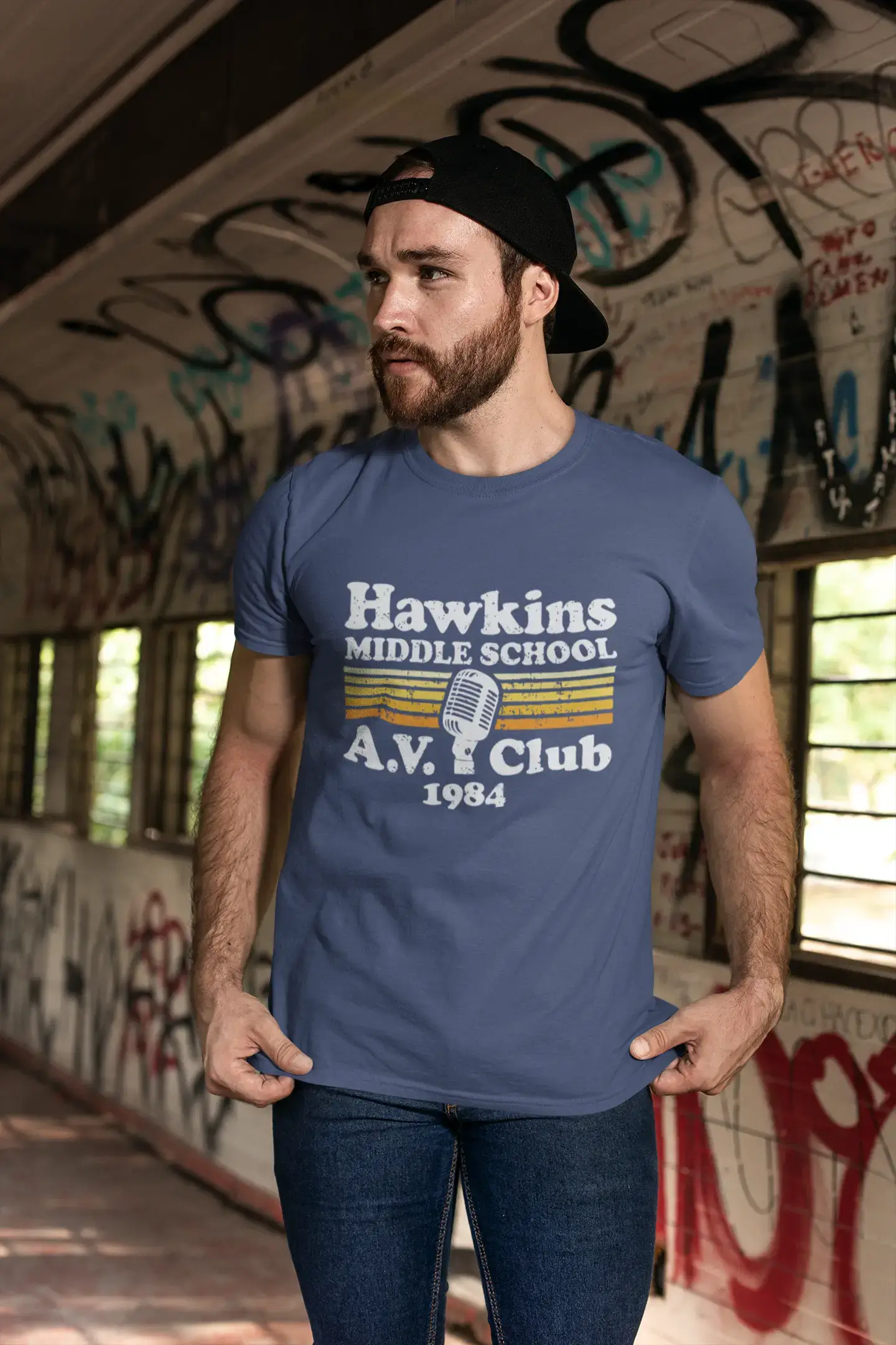 Ultrabasic - Homme T-Shirt Graphique Hawkins Middle School A.V. Club