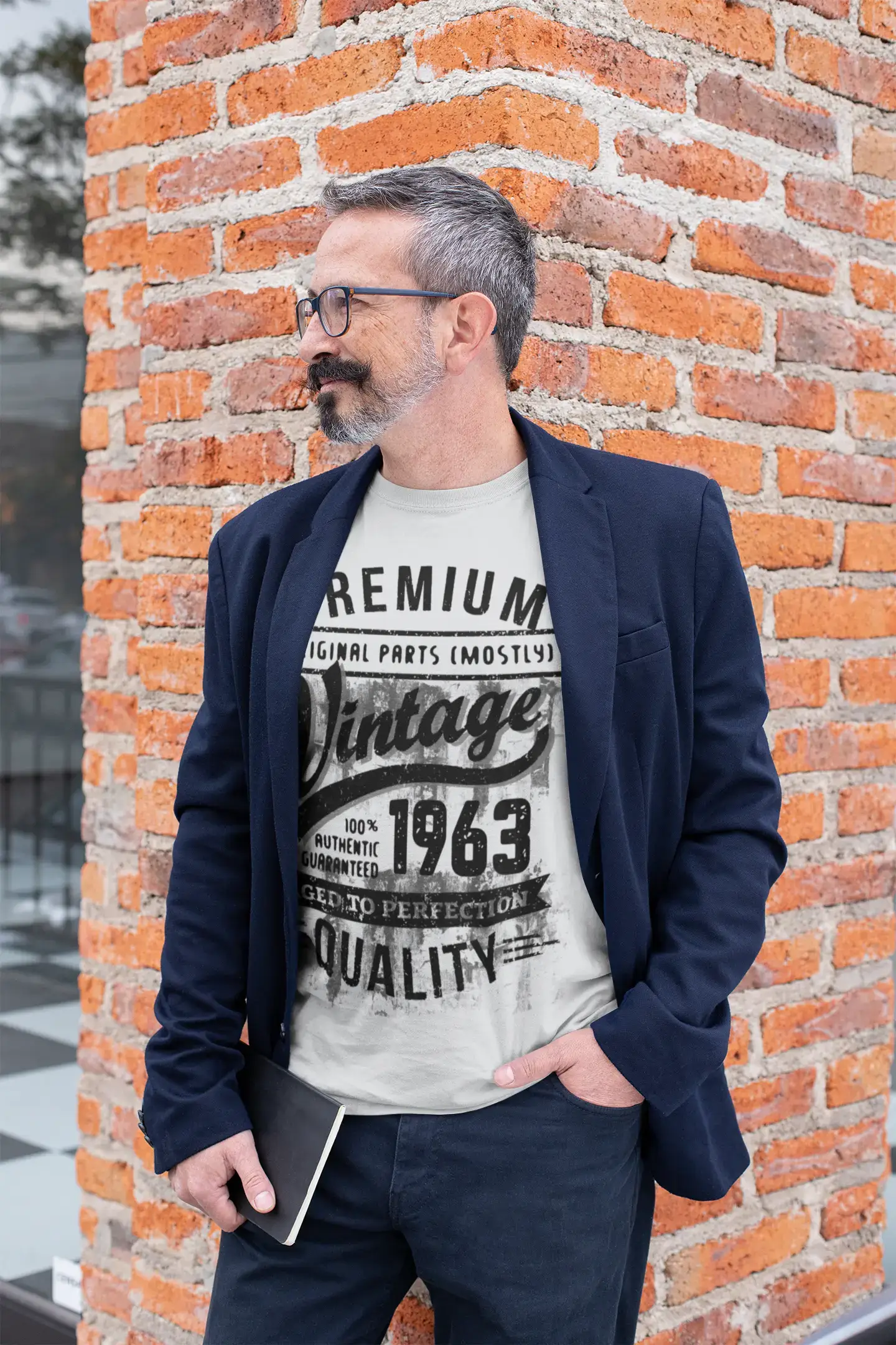 ULTRABASIC – <span>Grafisches</span> <span>Herren</span> -T-Shirt „1963 Aged to Perfection“ <span>als</span> <span>Geburtstagsgeschenk</span>