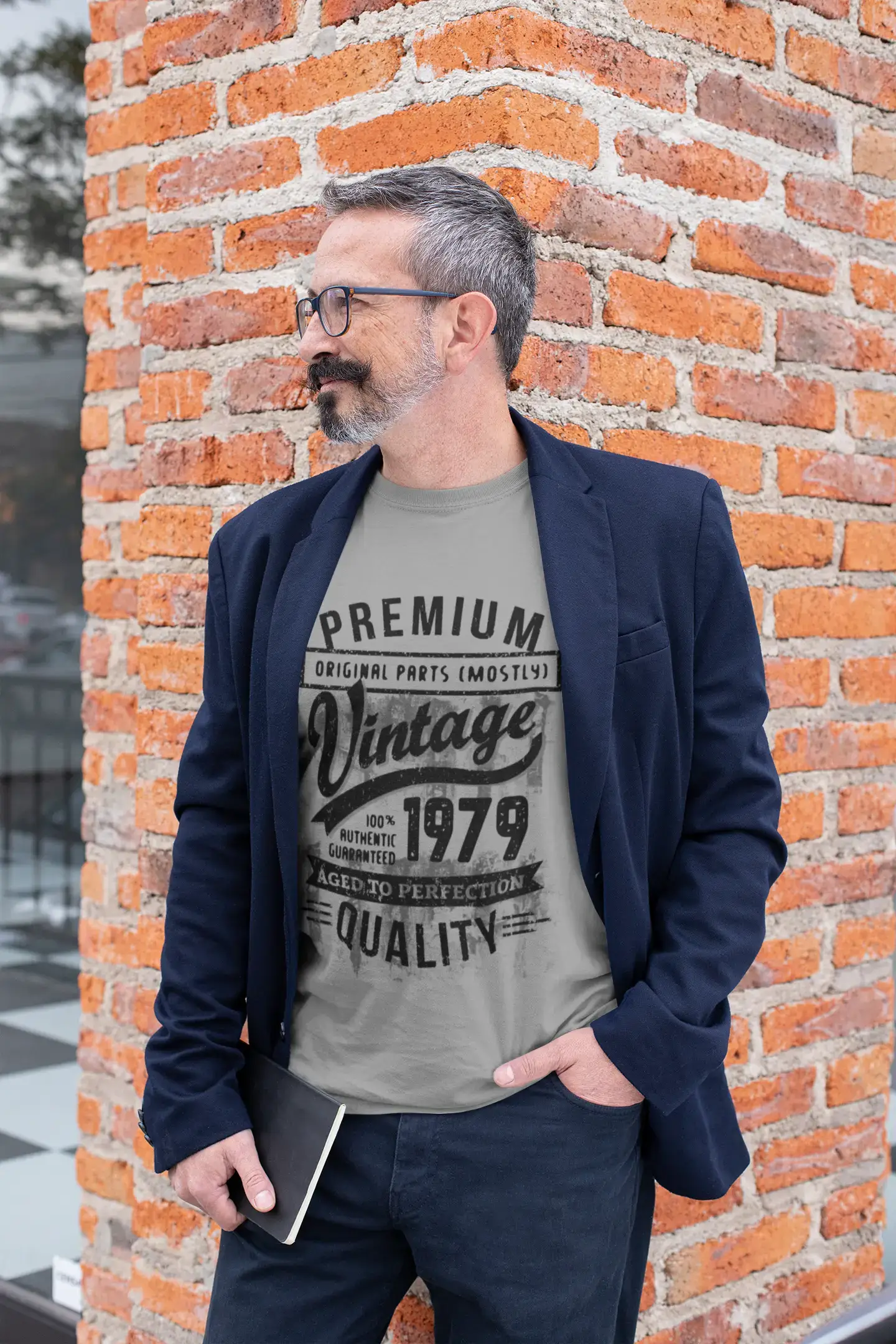 ULTRABASIC - Graphic Men's 1979 Aged to Perfection Birthday Gift T-Shirt