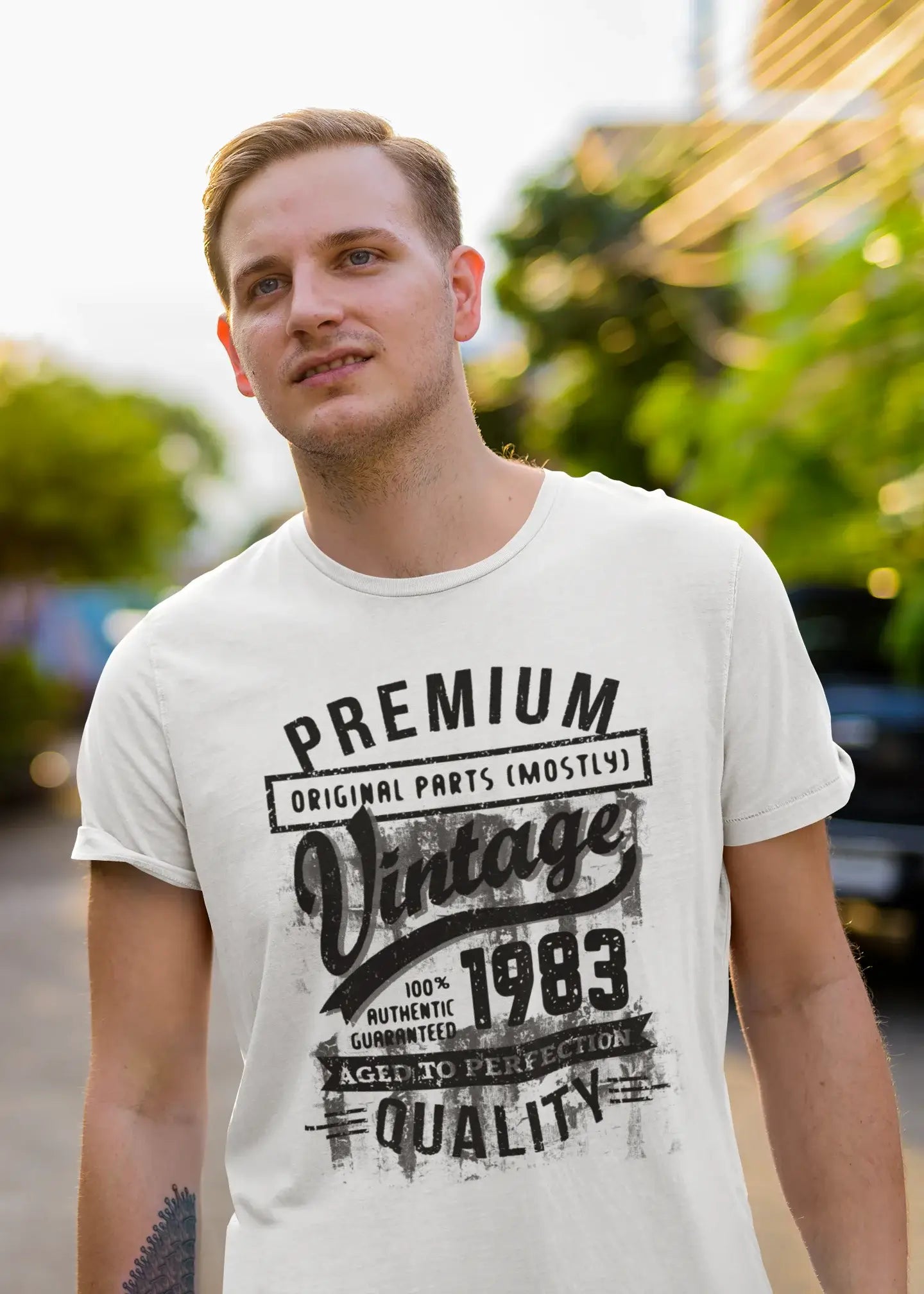 ULTRABASIC - Graphic Men's 1983 Aged to Perfection Birthday Gift T-Shirt