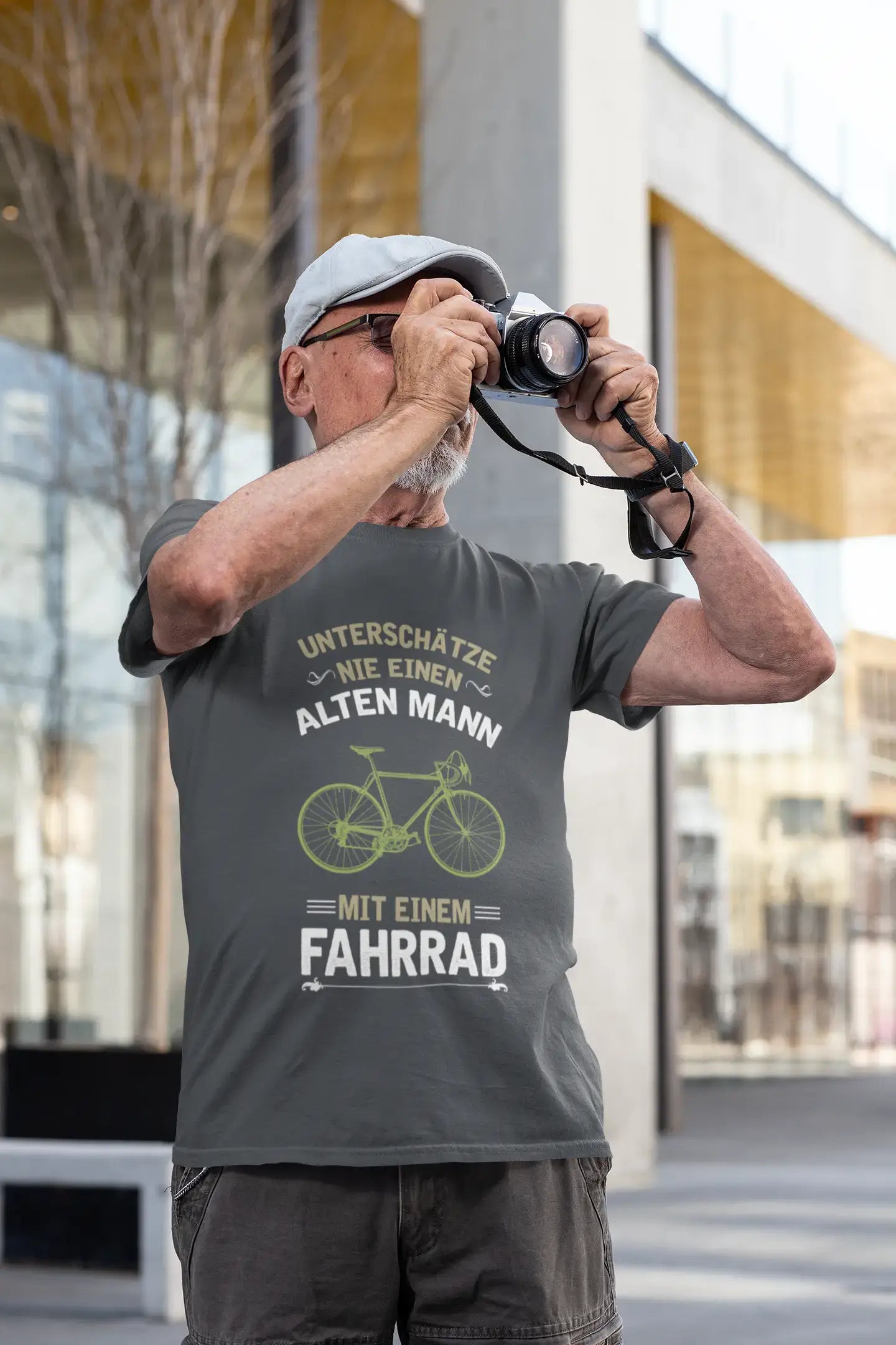 Men's Graphic T-Shirt Alten Mann Fahrrad Gift Idea