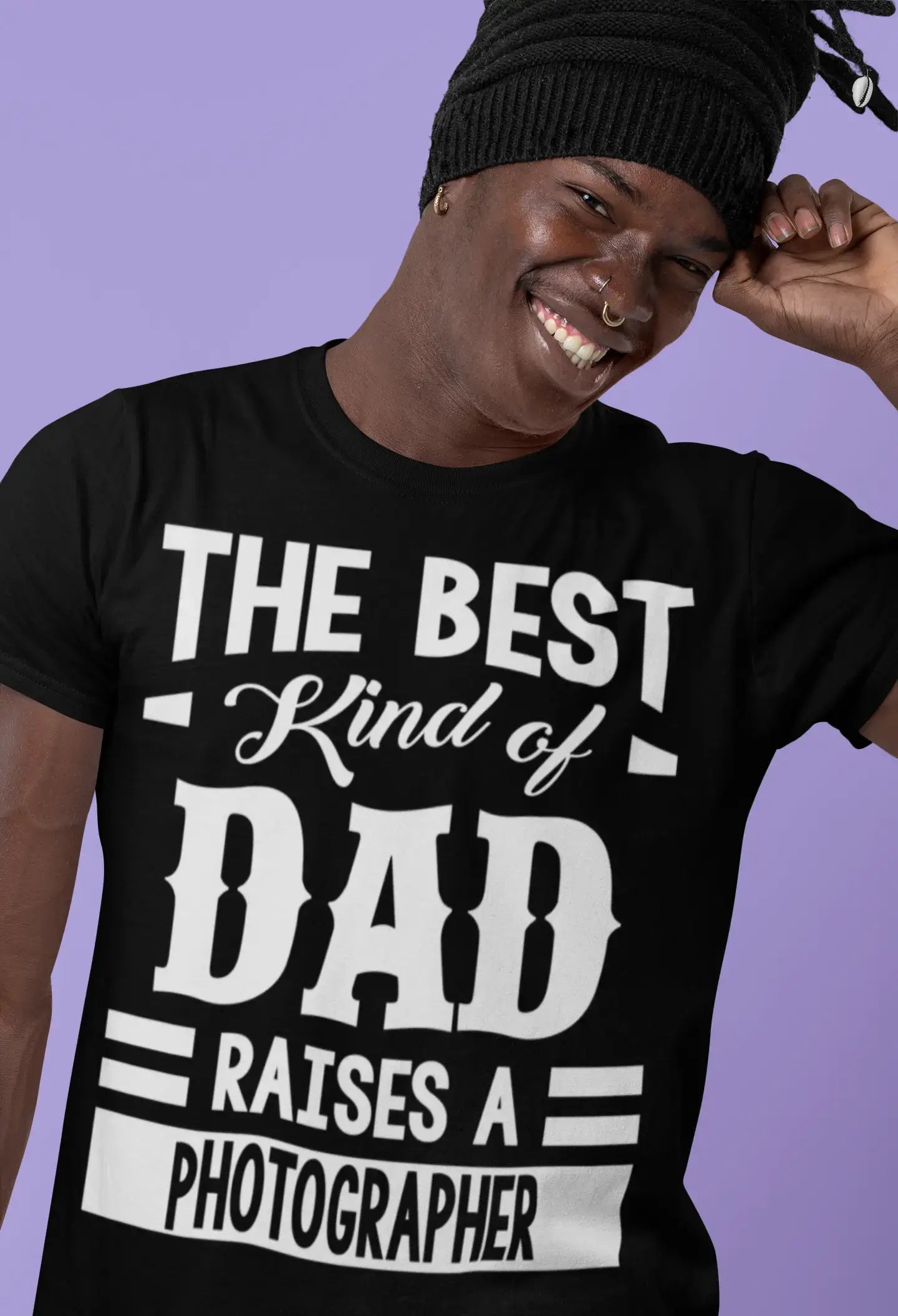 ULTRABASIC Herren-Grafik-T-Shirt „Dad Raises a Photographer“.