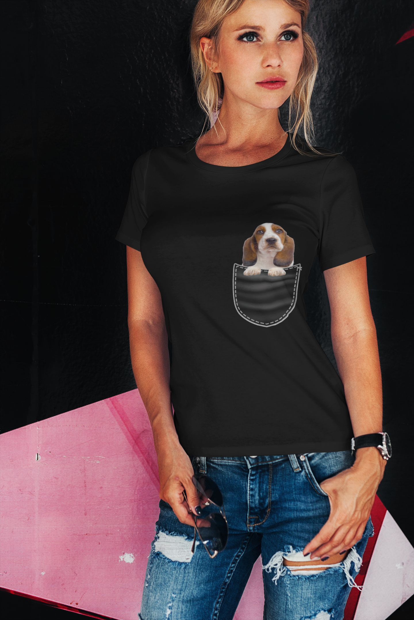 ULTRABASIC Graphic Women's T-Shirt Basset Hound - Cute Dog In Your Pocket